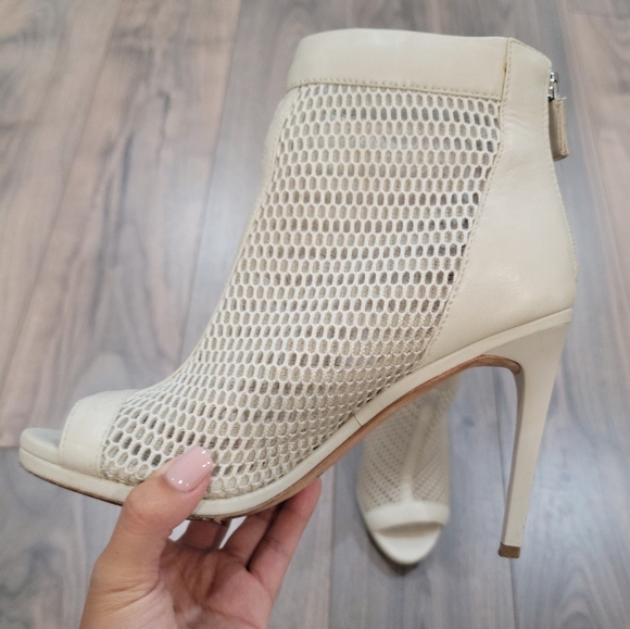 BCBG Cream Cage Heels - Size 7 - Picture 6 of 10